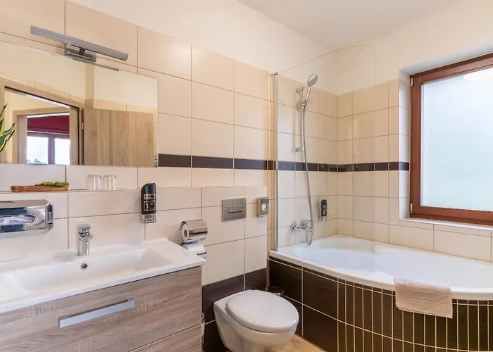 Zlechov Hotel *